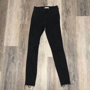 Madewell Distressed Knee Raw Hem Jeans in 26T